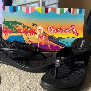 Skechers Cali Black Wedge Flip-Flops / Sandals